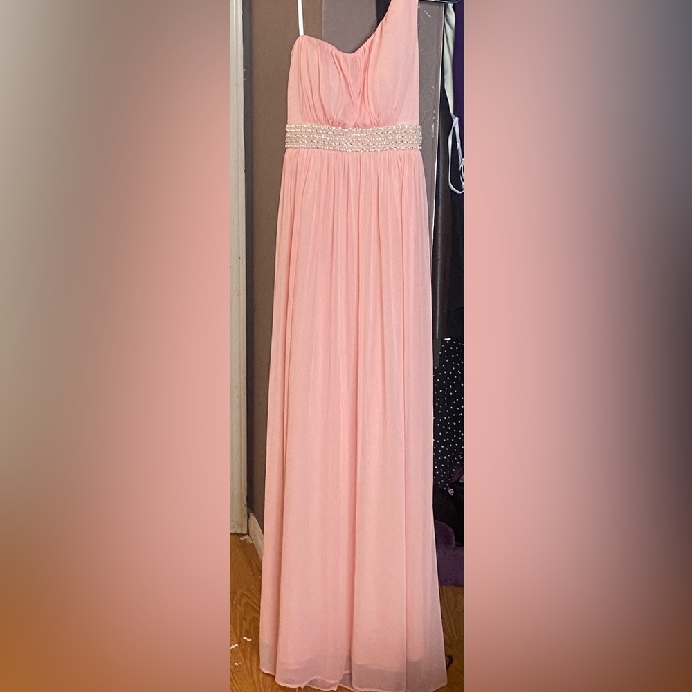 Pink one shoulder prom dress.